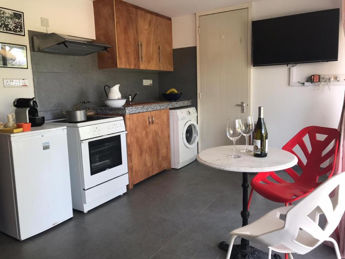 Sweet N' Boujee Studio Apartment With Varenda Paphos Ngoại thất bức ảnh